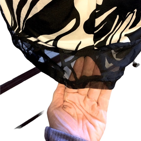 dots Ladies Blouse w/Racer Style Lace Back. - Picture 4 of 5